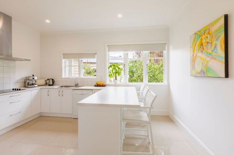 Photo of property in 35 Milton Road, Bluff Hill, Napier, 4110