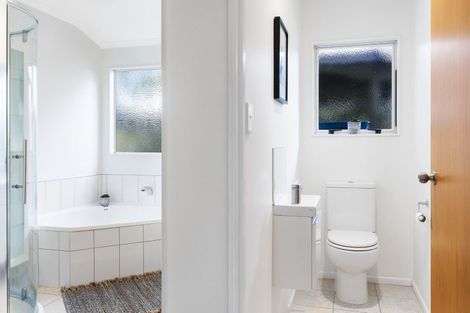 Photo of property in 17d Kinross Drive, Merrilands, New Plymouth, 4312