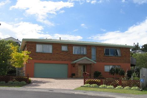 Photo of property in 16 Garcia Place, West Harbour, Auckland, 0618