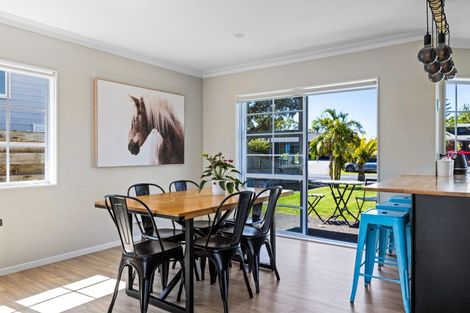 Photo of property in 33 Maygrove Drive, Orewa, 0931