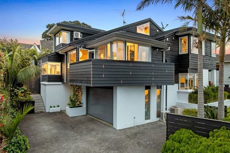 Photo of property in 556 Beach Road, Rothesay Bay, Auckland, 0630