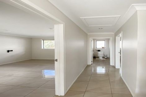 Photo of property in 89 Lake Panorama Drive, Henderson Valley, Auckland, 0612