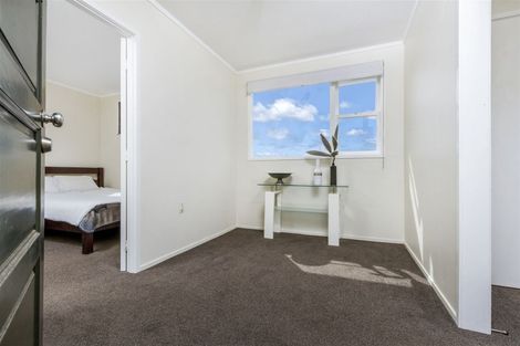 Photo of property in 2/253 Wairau Road, Totara Vale, Auckland, 0627