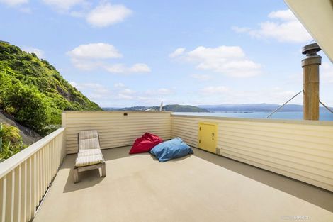 Photo of property in 416 Queens Drive, Lyall Bay, Wellington, 6022