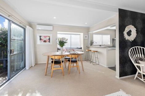 Photo of property in 2/260 Meola Road, Point Chevalier, Auckland, 1022