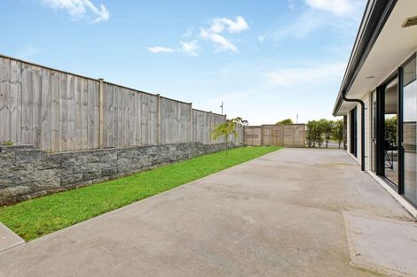 Photo of property in 2 Glennron Lane, Waiuku, 2123