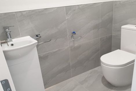 Photo of property in 18a Riverpark Crescent, Henderson, Auckland, 0610