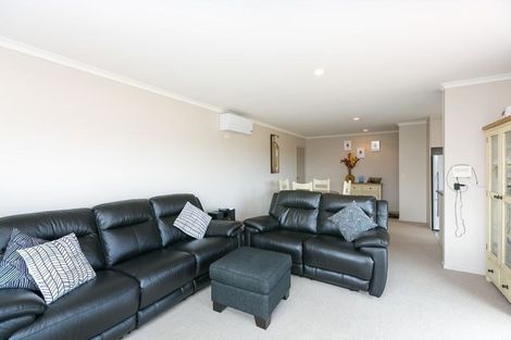 Photo of property in 15 Jules Crescent, Bell Block, New Plymouth, 4312