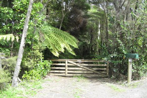 Photo of property in 12 Steam Hauler Track, Waitakere, Henderson, 0782