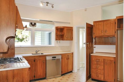 Photo of property in 22 Saint Albans Grove, Woburn, Lower Hutt, 5010