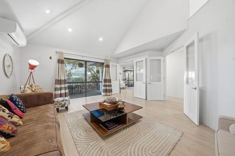 Photo of property in 1/6 Eastern Beach Road, Eastern Beach, Auckland, 2012
