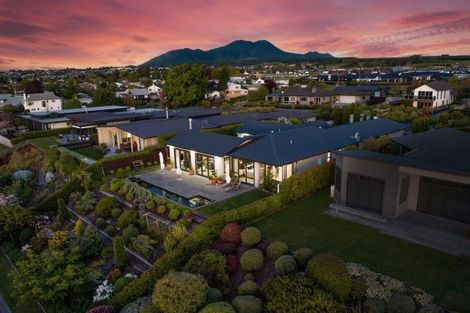 Photo of property in 29 Pukenamu Road, Rainbow Point, Taupo, 3330