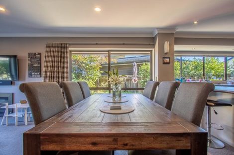 Photo of property in 17 Bluewater Place, Paraparaumu, 5032