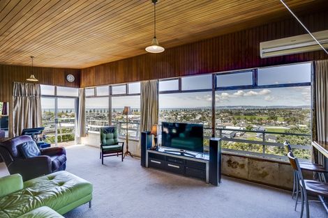 Photo of property in 32 May Avenue, Hospital Hill, Napier, 4110