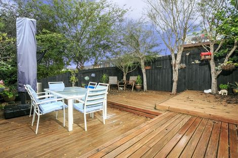 Photo of property in 37 Condor Place, Unsworth Heights, Auckland, 0632