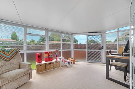 Photo of property in 2/13 Clevedon Road, Papakura, 2110