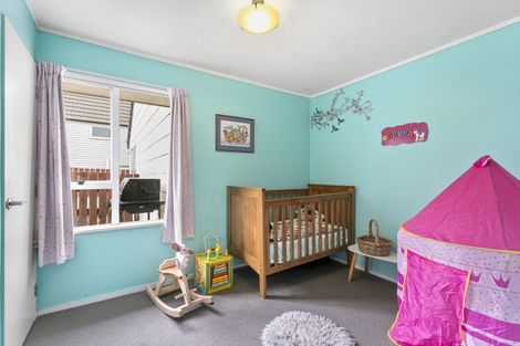 Photo of property in 18a Bracken Road, Newlands, Wellington, 6037