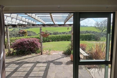 Photo of property in 112 Arrowsmith Road, Waitakere, Henderson, 0782