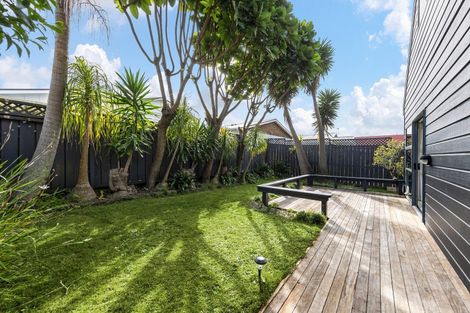 Photo of property in 2/260 Meola Road, Point Chevalier, Auckland, 1022