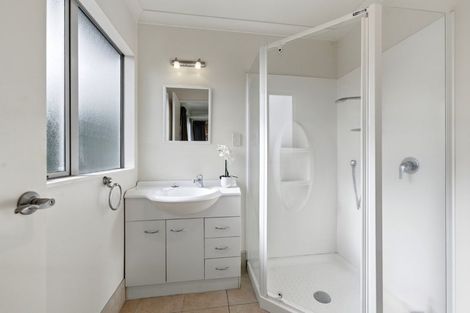 Photo of property in 19 Cabeleigh Drive, Helensville, 0800