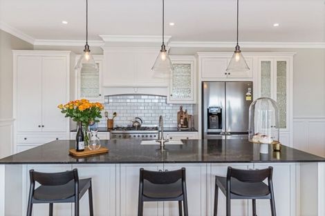 Photo of property in 2e Vipond Road, Stanmore Bay, Whangaparaoa, 0932