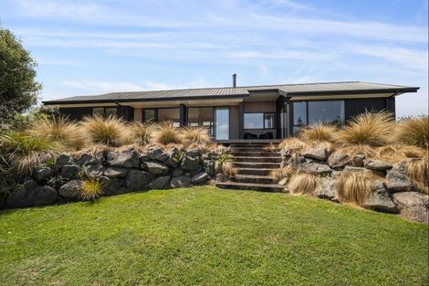 Photo of property in 124 Highland Drive, Acacia Bay, Taupo, 3385
