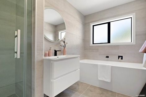 Photo of property in 7 Spencer Road, Oteha, Auckland, 0632