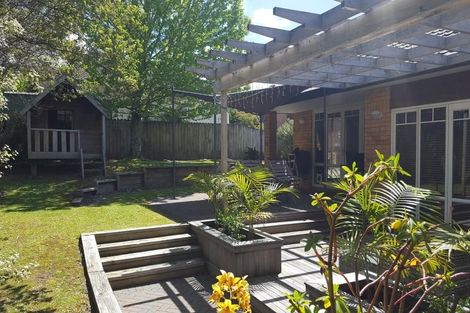 Photo of property in 10 Piper Place, Goodwood Heights, Auckland, 2105