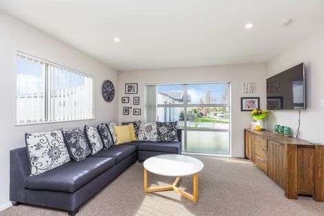 Photo of property in 24 Popokatea Drive, Takanini, 2112