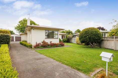 Photo of property in 12 Athlone Place, Hokowhitu, Palmerston North, 4410