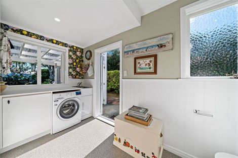 Photo of property in 52 Woodlands Crescent, Browns Bay, Auckland, 0630