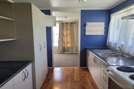 Photo of property in 15 Craigbank Avenue, New Lynn, Auckland, 0600