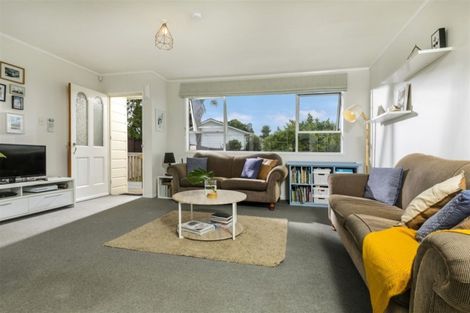 Photo of property in 2/13 Talavera Place, Te Atatu South, Auckland, 0602