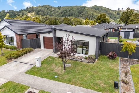 Photo of property in 19 Te Kaeaea Crescent, Wallaceville, Upper Hutt, 5018