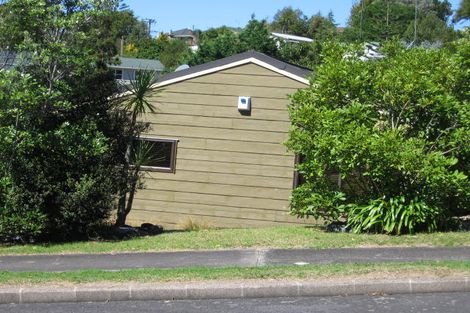 Photo of property in 12 Halder Place, Torbay, Auckland, 0632