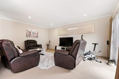 Photo of property in 86a Barrys Road, Glendene, Auckland, 0602