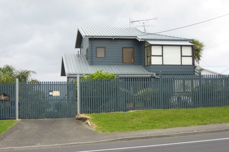 Photo of property in 1059 Whangaparaoa Road, Tindalls Beach, Whangaparaoa, 0930