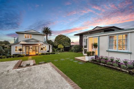 Photo of property in 10 Rangitoto Terrace, Milford, Auckland, 0620