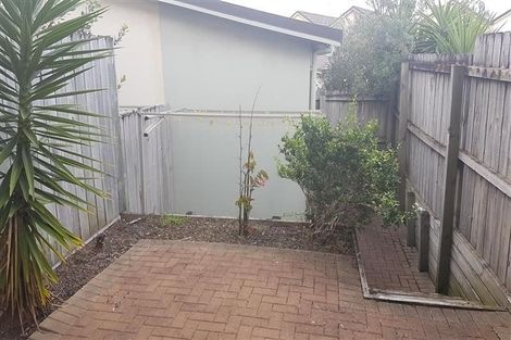 Photo of property in 37 Spalding Rise, Golflands, Auckland, 2013