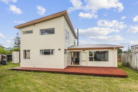 Photo of property in 1 Frances Street, Waikanae Beach, Waikanae, 5036
