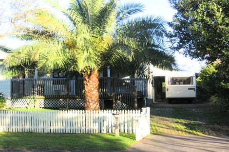 Photo of property in 21 Redlands Grove, Swanson, Auckland, 0612