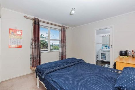 Photo of property in 2 Graham Collins Drive, Windsor Park, Auckland, 0632