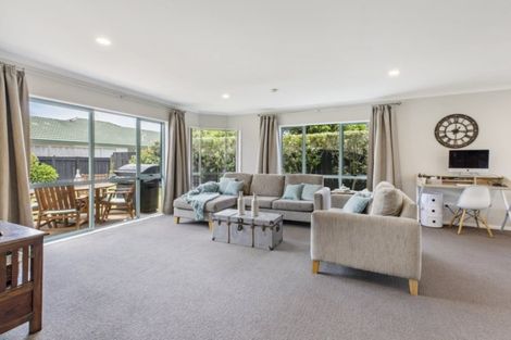 Photo of property in 122 Dalton Drive, Papamoa Beach, Papamoa, 3118