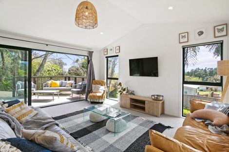 Photo of property in 100 Carthew Street, Okato, 4335