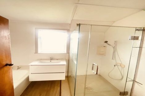 Photo of property in 28 Maui Pomare Street, Blockhouse Bay, Auckland, 0600