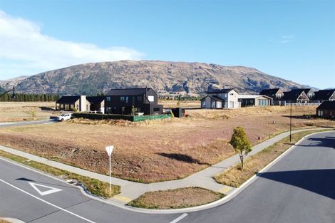 Photo of property in 28 Doug Ledgerwood Drive, Wanaka, 9305