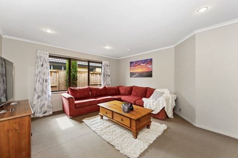 Photo of property in 6 Whitford Place, Rototuna North, Hamilton, 3210