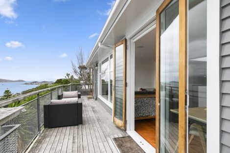 Photo of property in 11 Fortification Road, Karaka Bays, Wellington, 6022