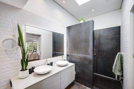 Photo of property in 8 Kowhai Road, Bluff Hill, Napier, 4110