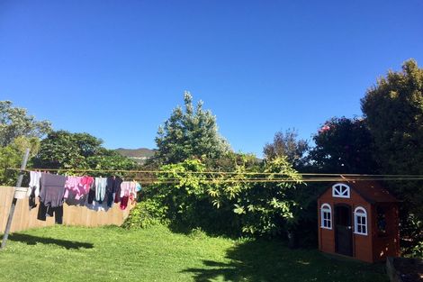 Photo of property in 49 Cotswold Crescent, Newlands, Wellington, 6037